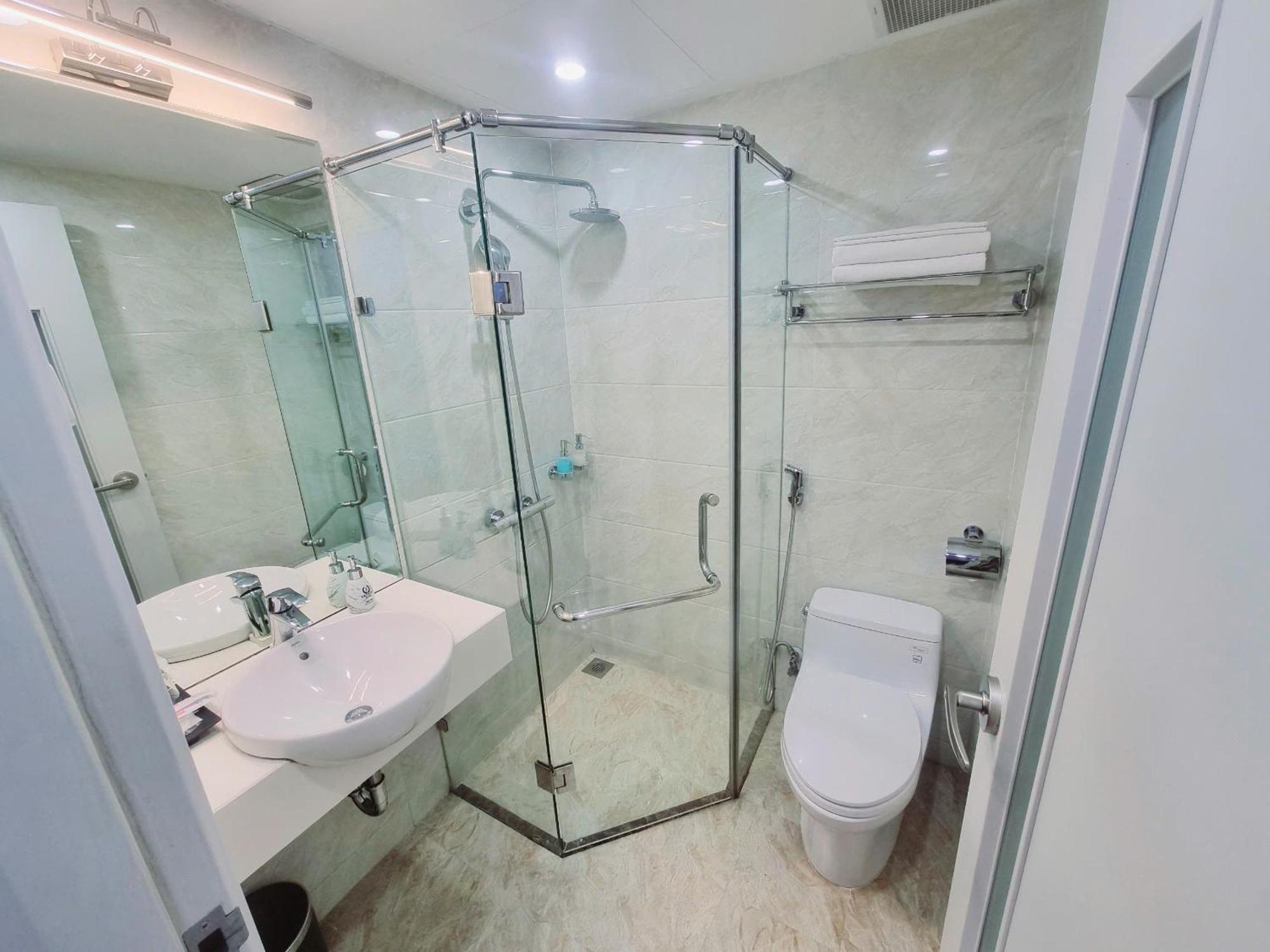 Everest Hotel Hanoi Bagian luar foto