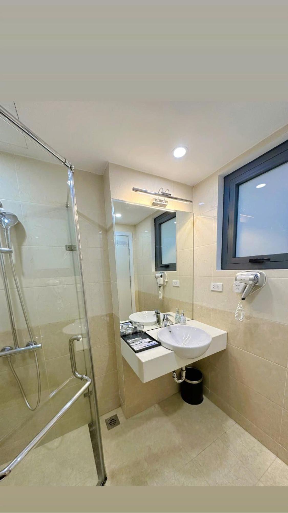 Everest Hotel Hanoi Bagian luar foto
